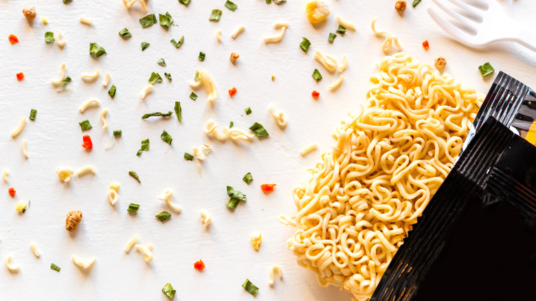 dried ramen and seasonings