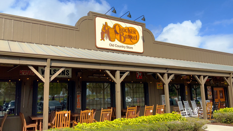 Exterior of Cracker Barrel restaurant.