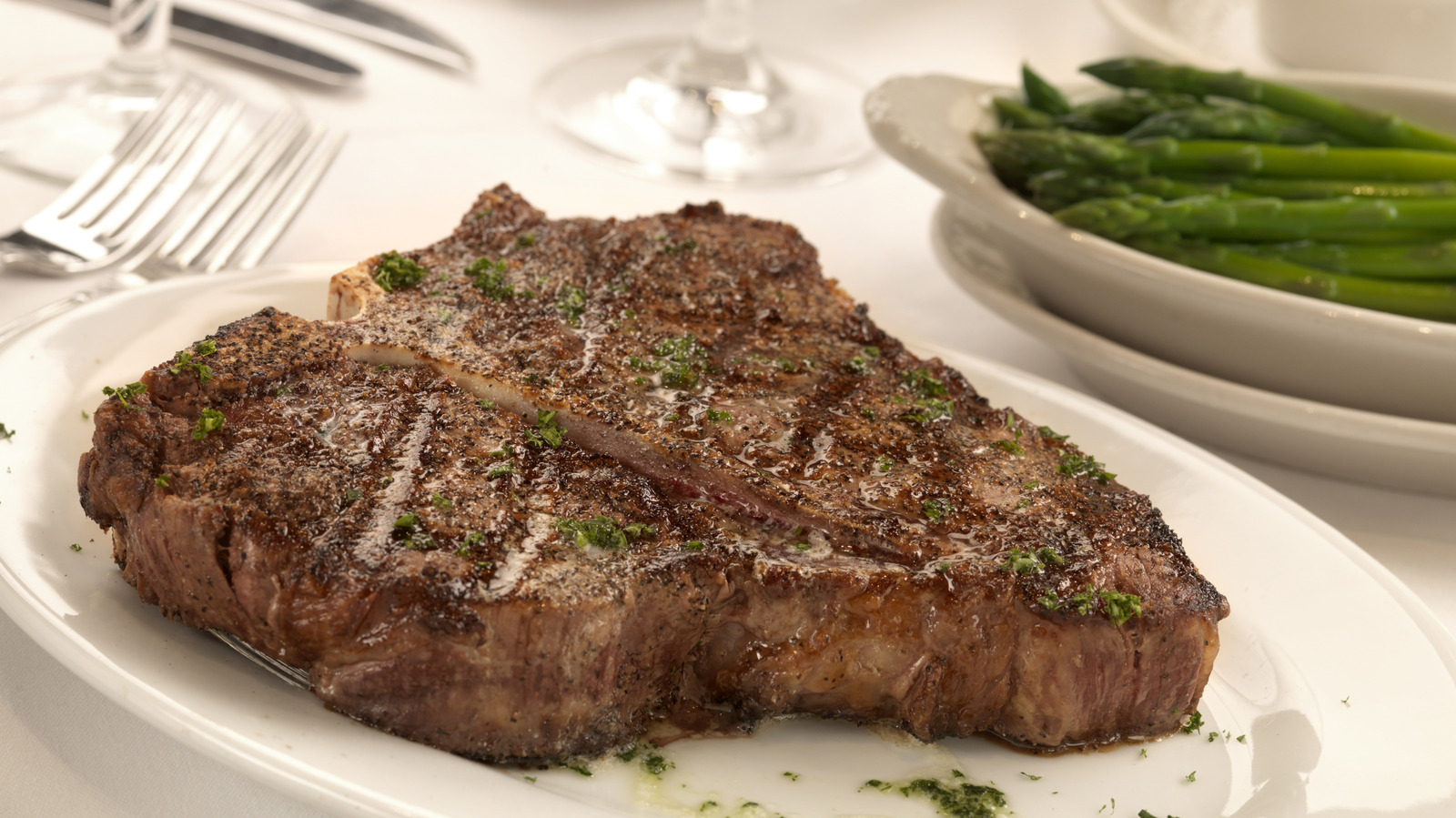 <a href="https://www.foodrepublic.com/2175391/steakhouse-chain-lost-quality-ruths-chris/" target="_blank">Customers Say This Fancy Steakhouse Chain Has Lost Its Quality</a>