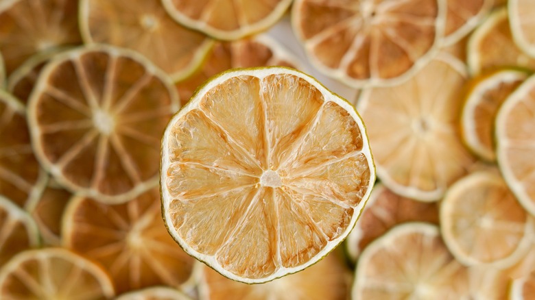 Dehydrated lemon slices 