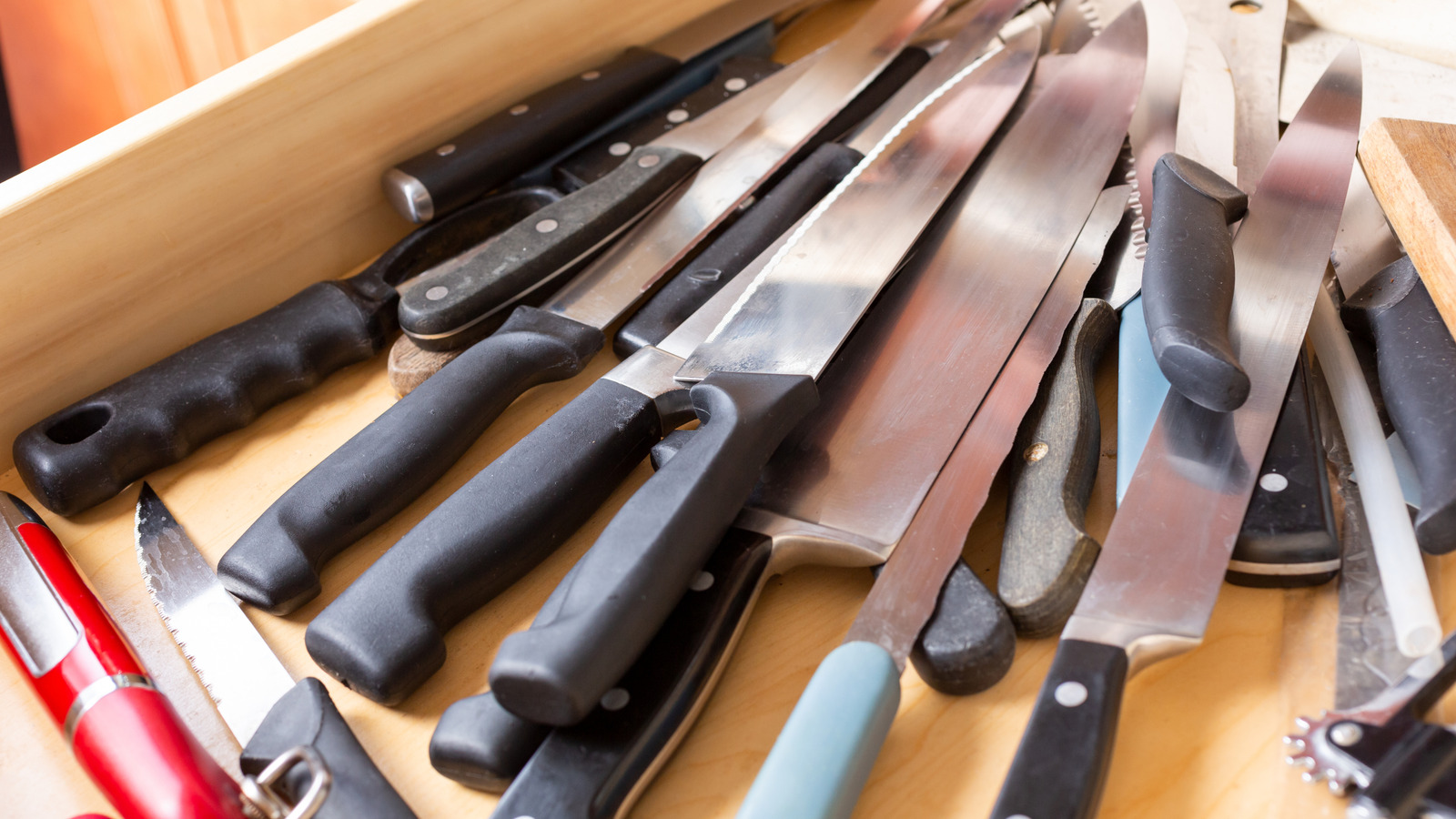 <a href="https://www.foodrepublic.com/1997908/replace-kitchen-knives-all-purpose-tool/" target="_blank">Ditch Your Drawer Full Of Kitchen Knives For One All-Purpose Tool</a>