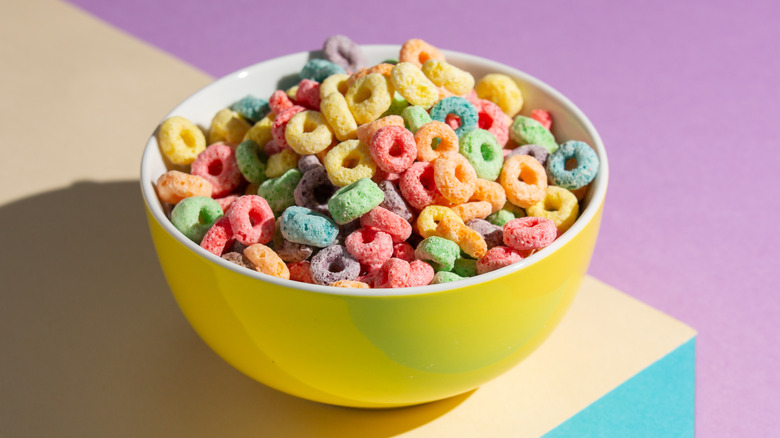 American Froot Loops are different colours than Canadian Froot Loops. :  r/mildlyinteresting