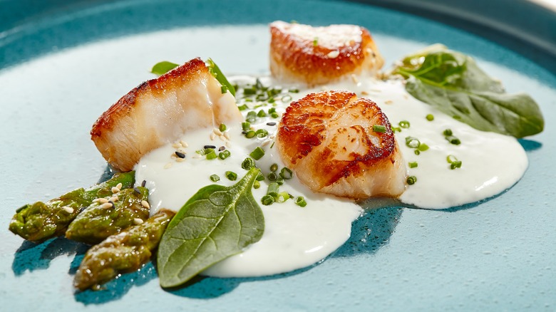 Seared scallops with asparagus and spinach