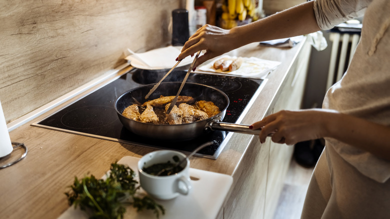 Preparing food on a skillet