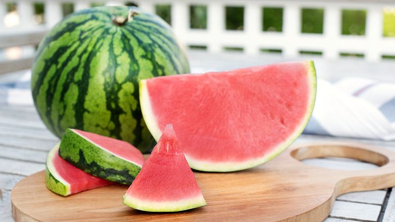 Serving watermelon 