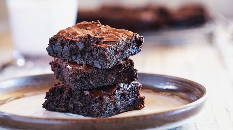 plate of fudgy brownies