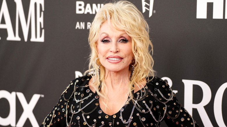 Dolly Parton in black dress on red carpet