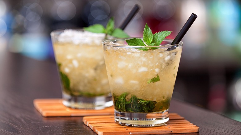 Crushed ice in mint julep cocktails