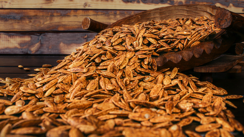 roasted cantaloupe seeds