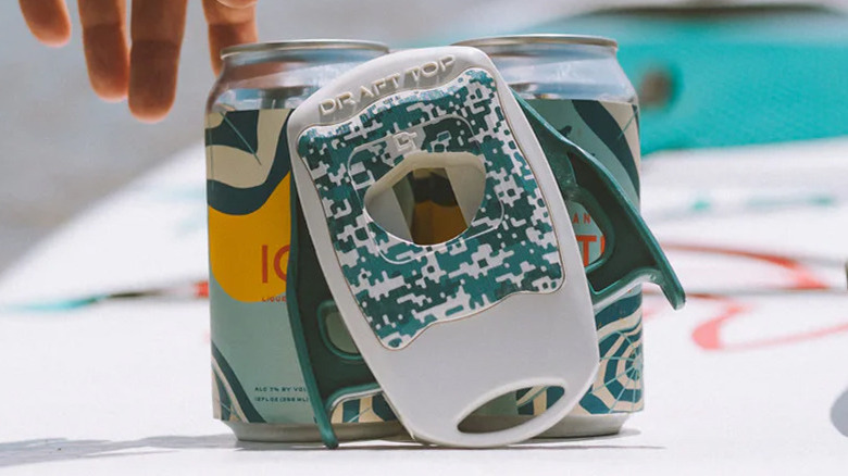 Draft Top can opener Maverick camouflage pattern with two beers