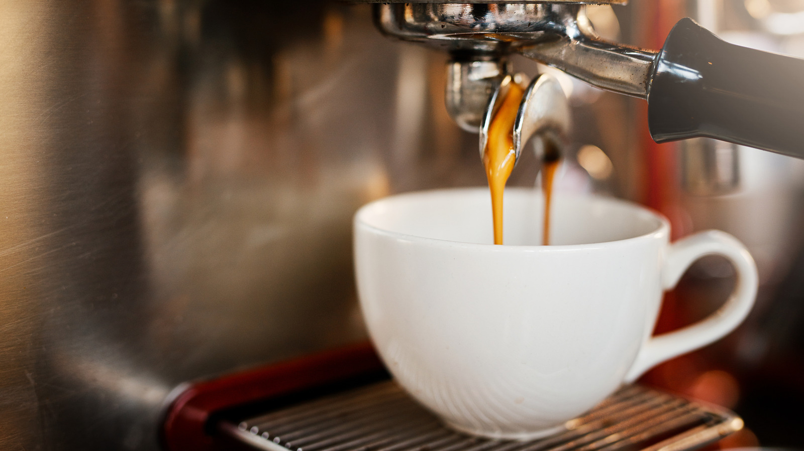 <a href="https://www.foodrepublic.com/2121463/dutch-bros-vs-starbucks-coffee-drink-sizes/" target="_blank">Dutch Bros Vs Starbucks: Comparing The Coffee Drink Sizes</a>