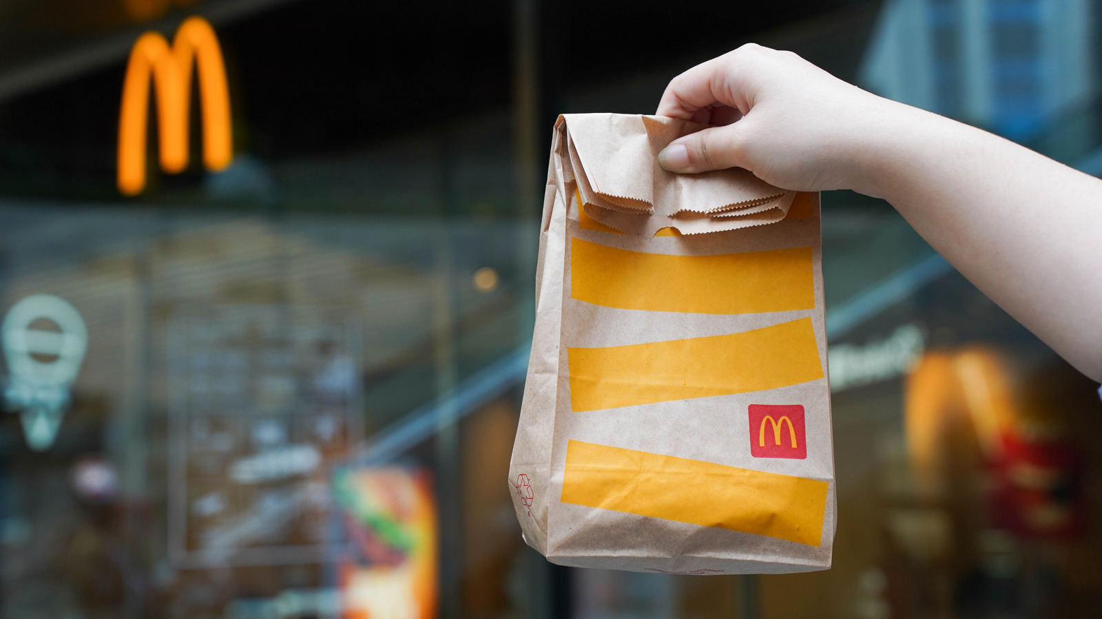 <a href="https://www.foodrepublic.com/2273004/egg-vs-sausage-mcmuffin-which-has-more-protein/" target="_blank">Egg McMuffin Vs Sausage McMuffin: Which Has More Protein?</a>