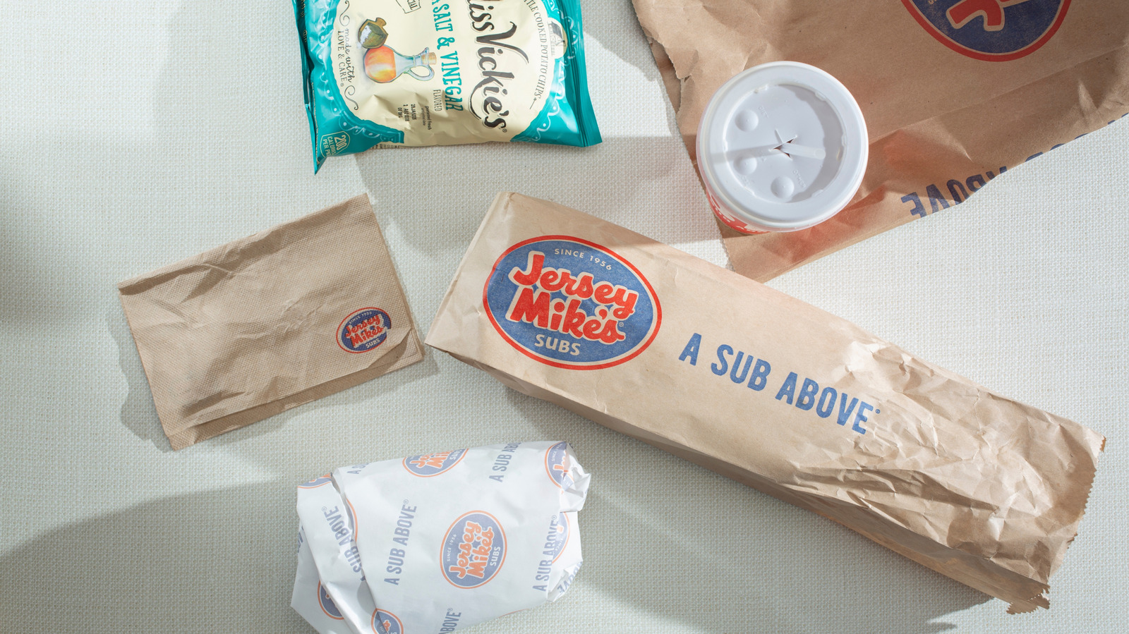 <a href="https://www.foodrepublic.com/2234459/elevate-jersey-mikes-famous-philly-five-ordering-tips/" target="_blank">Elevate Your Jersey Mike’s Famous Philly With These 5 Ordering Tips</a>