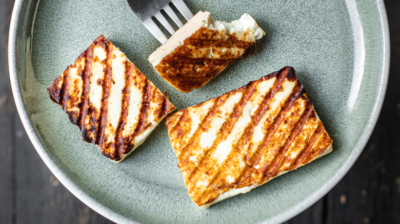 Grilled halloumi cheese