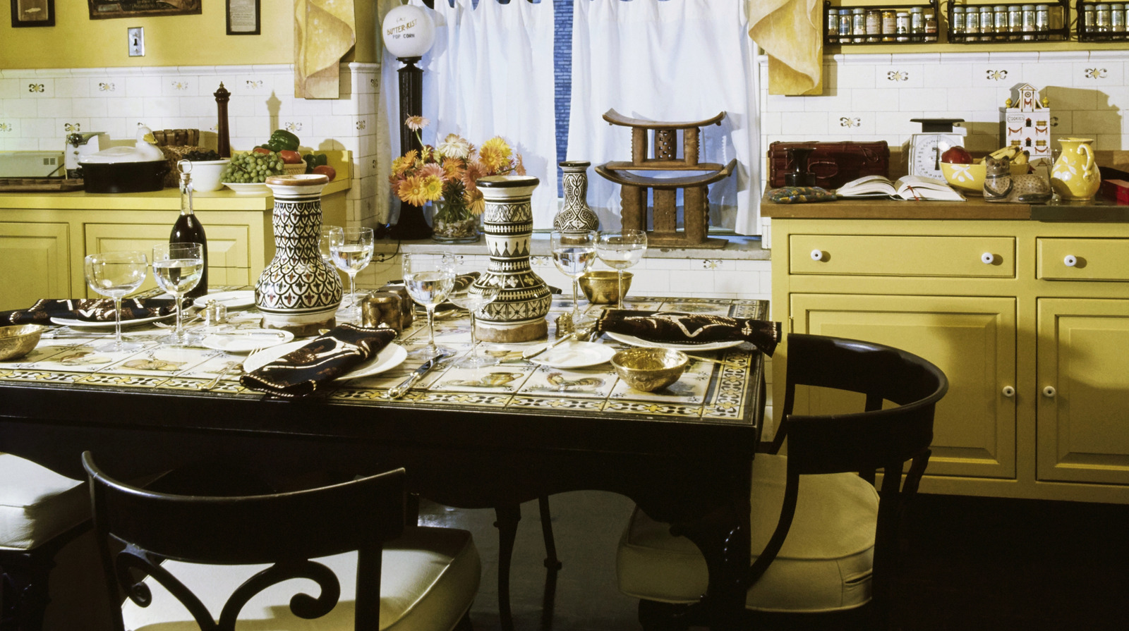 Every 1970s Home Had This Vintage Kitchen Appliance That Put Oven Ranges To Shame
