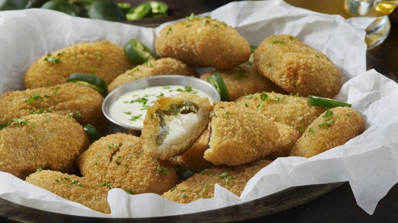 jalapeno poppers with dipping sauce