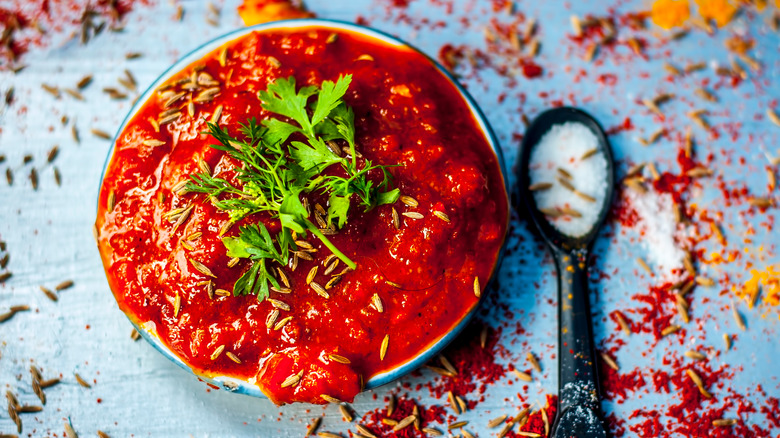 tomato chutney with fennel and parsley