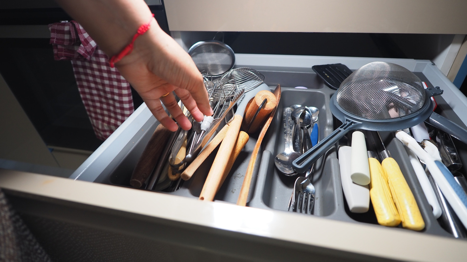 <a href="https://www.foodrepublic.com/2118923/five-below-rotating-organizer-kitchen-clutter/" target="_blank">Five Below’s $5 Organizer Eliminates Kitchen Clutter</a>