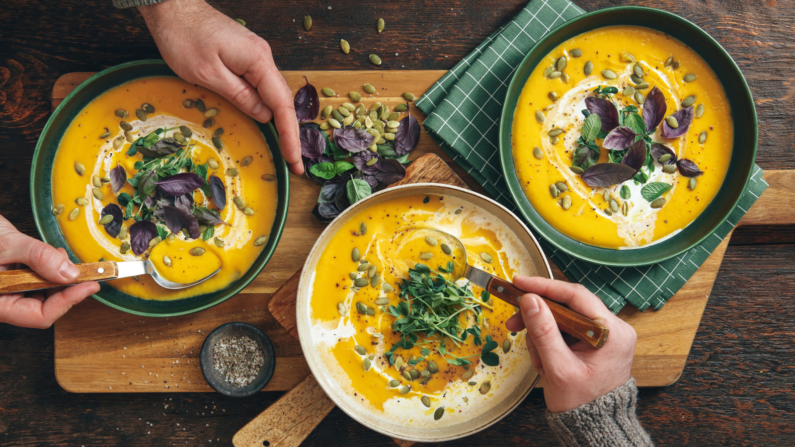 <a href="https://www.foodrepublic.com/1737528/rule-adding-herbs-soup/" target="_blank">Follow 2 Rules For The Most Aromatic Soups And Stews</a>