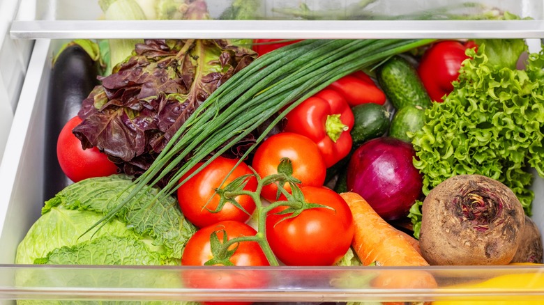 tomatoes in salad drawer with other vegetables