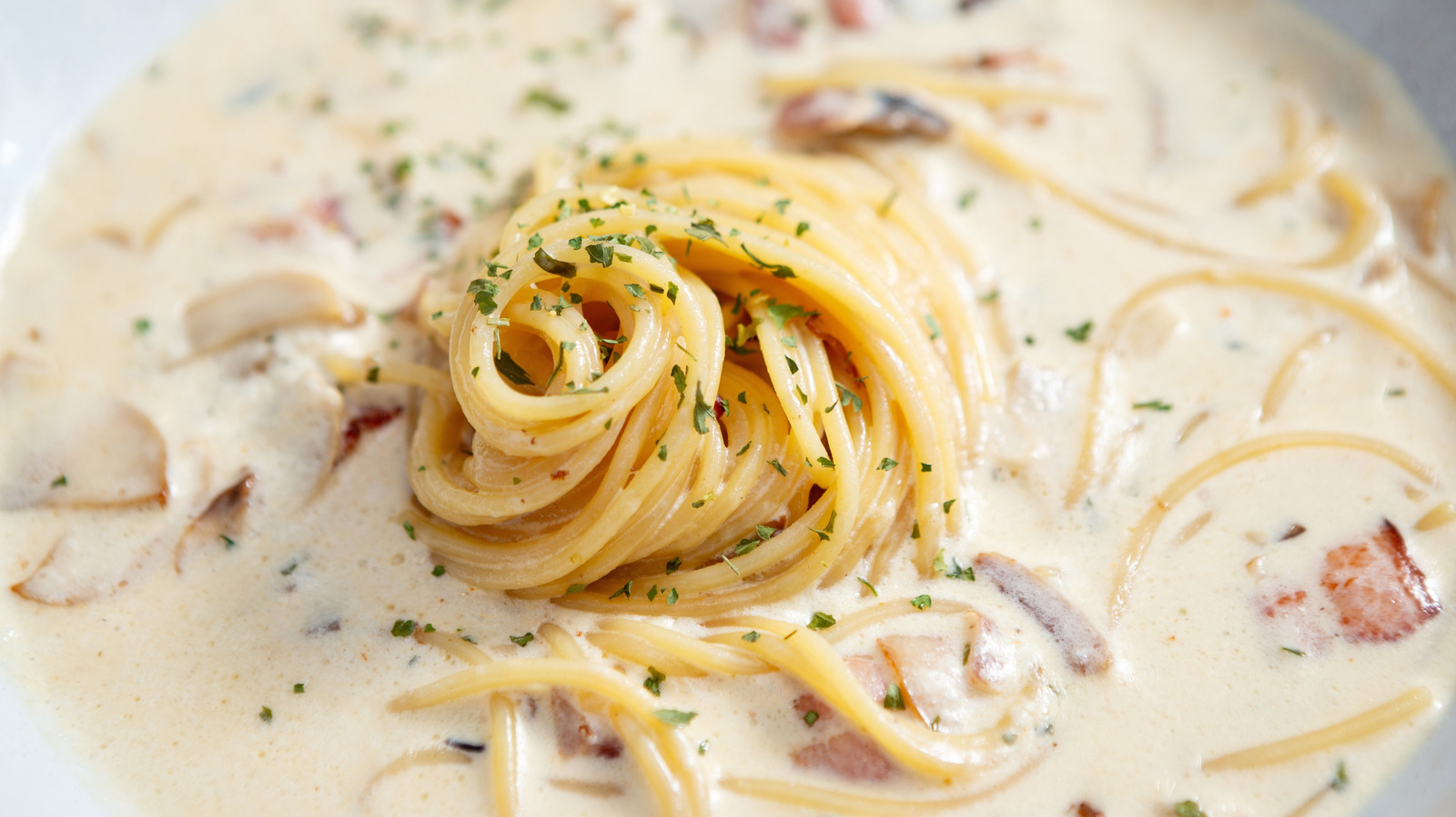<a href="https://www.foodrepublic.com/2210127/flavorful-seafood-pasta-sauce-add-canned-clam-chowder/" target="_blank">For A Flavorful Seafood Pasta Sauce, Reach For This Canned Soup</a>