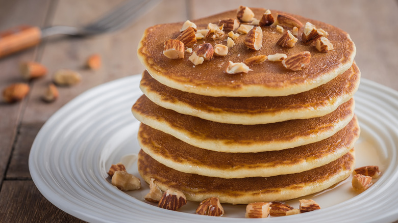 Pancakes with almonds and maple syrup