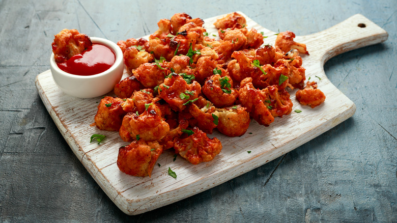 Buffalo fried cauliflower wings with dip