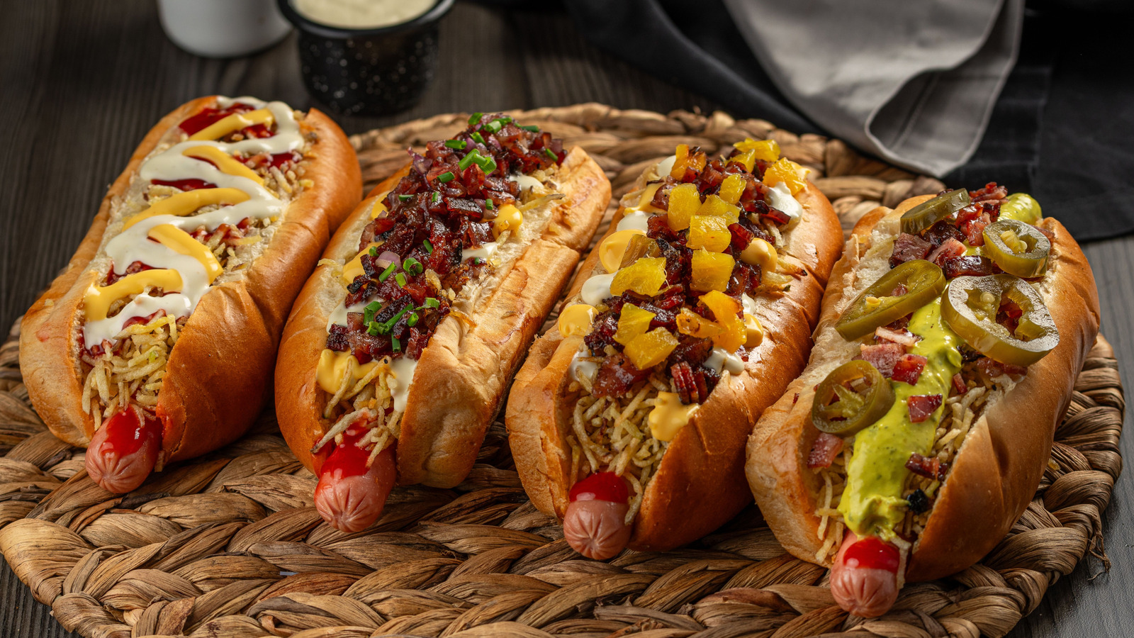 <a href="https://www.foodrepublic.com/1955472/la-style-vs-chicago-hot-dog/" target="_blank">Forget Chicago Dogs: Try Your Hot Dogs LA Style</a>