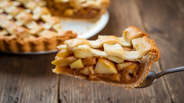 A slice of apple pie.