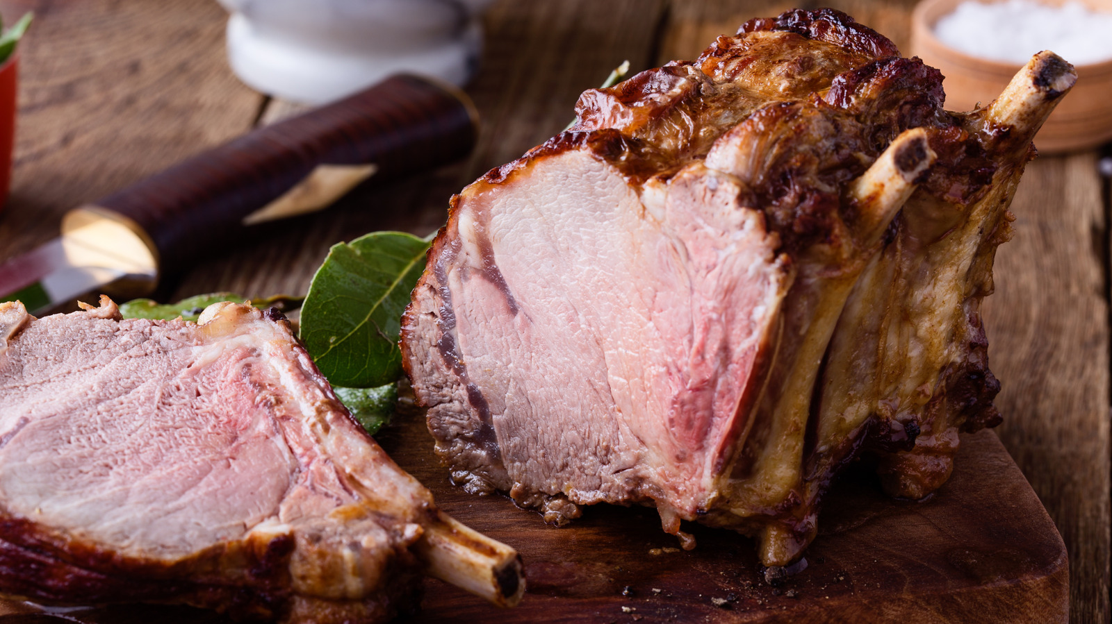 <a href="https://www.foodrepublic.com/2109245/forget-oven-cook-prime-rib-smoker/" target="_blank">Forget The Oven And Make Your Prime Rib Like This For A Juicy Roast</a>