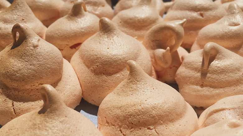 Crispy, golden colored forgotten cookies