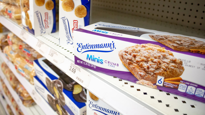 Entenmann's mini crumb cakes on a retail shelf