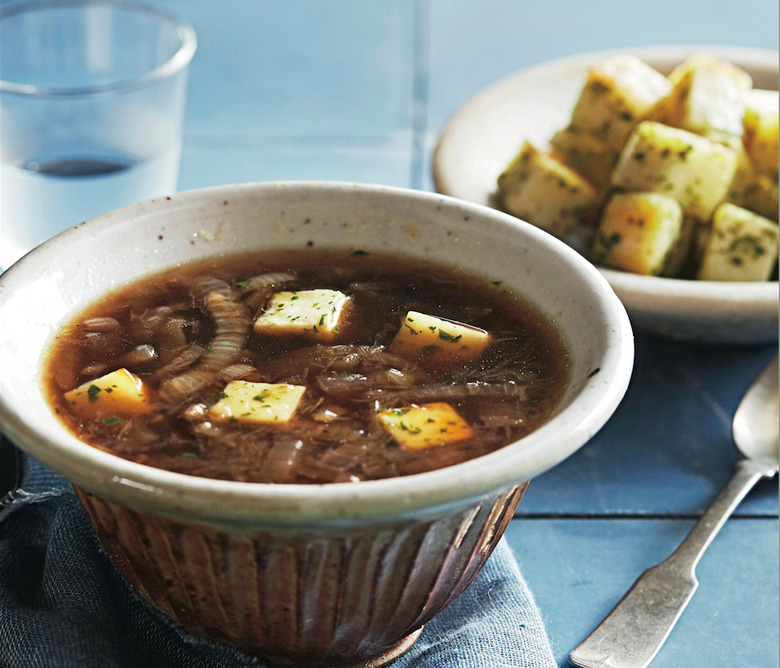 French Onion Soup With Paneer Croutons Recipe