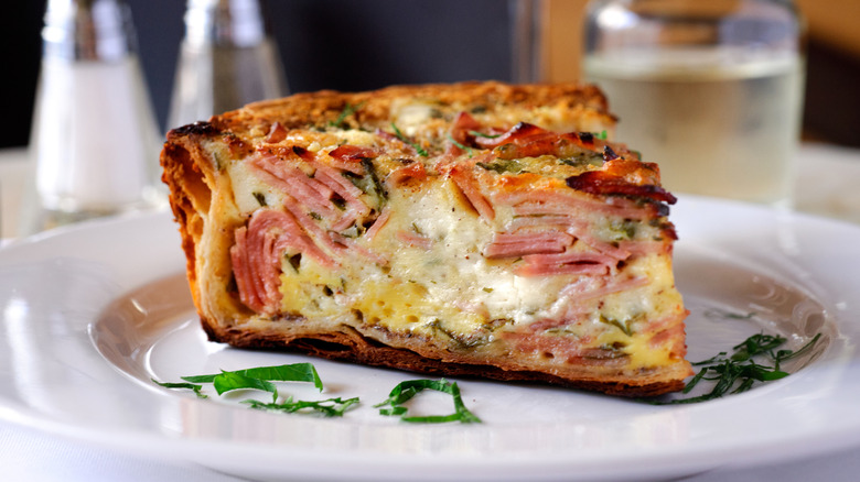 Quiche with ham and cheese