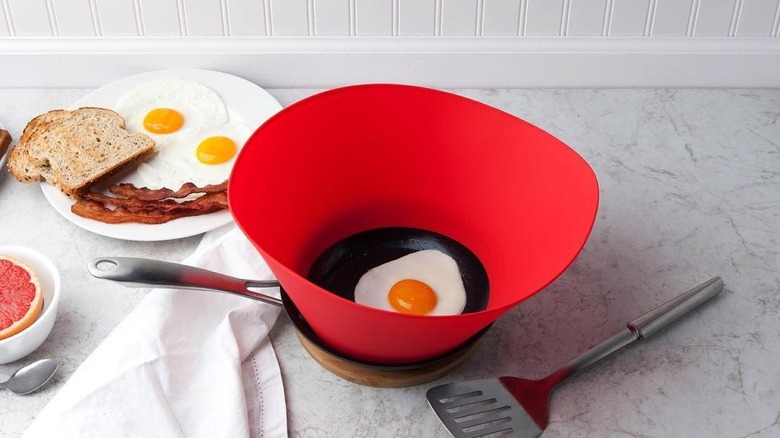 Frywall used for frying eggs