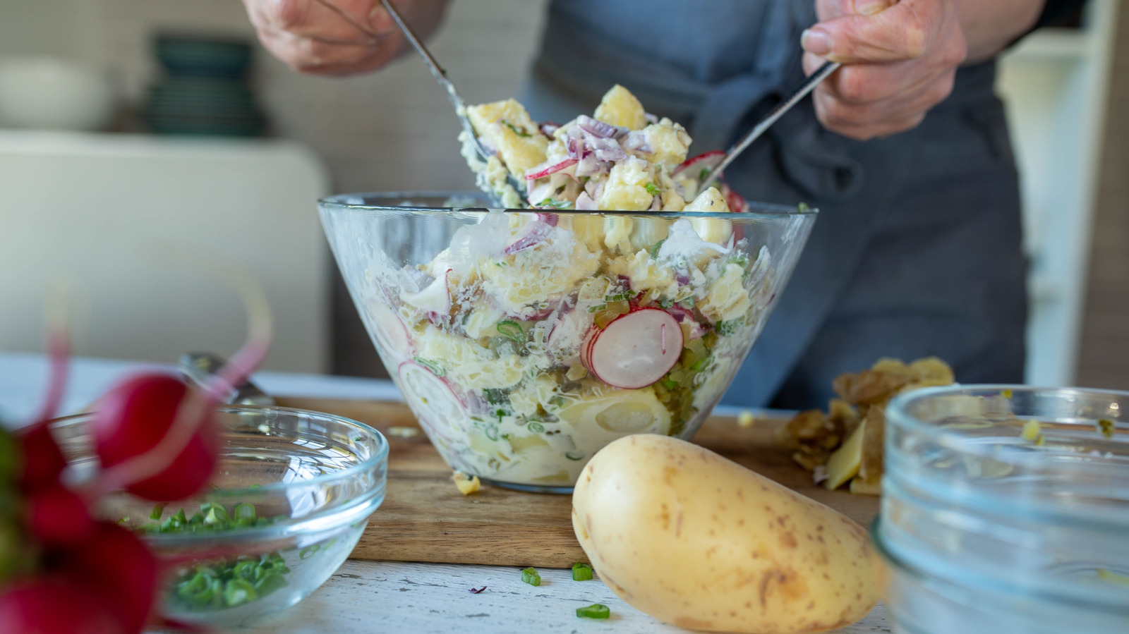 <a href="https://www.foodrepublic.com/2220489/german-vs-american-potato-salad-tried-and-true-class-sides/" target="_blank">German Vs American Potato Salad: What’s The Difference Between The Tried-And-True Classic Sides?</a>