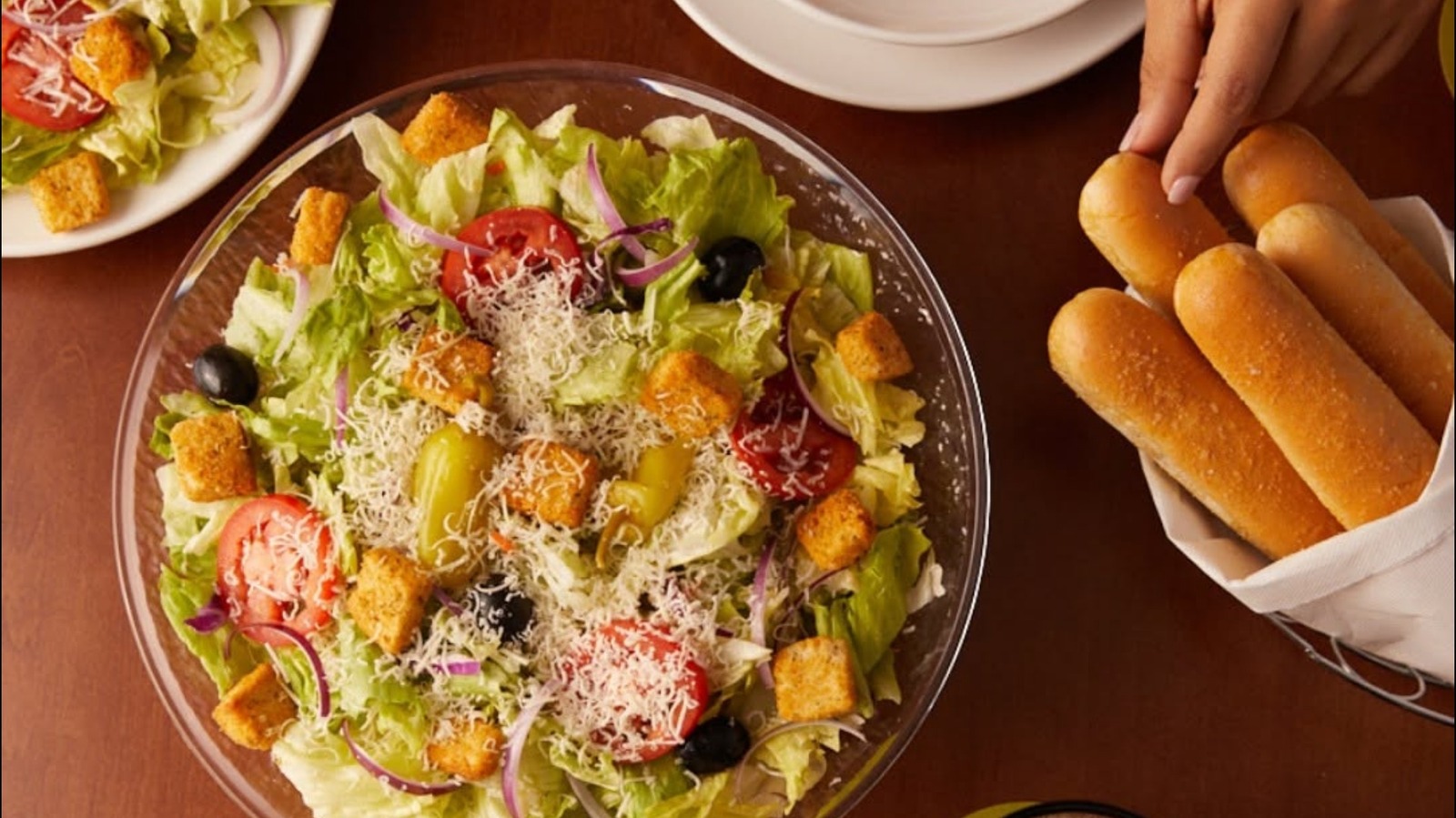 <a href="https://www.foodrepublic.com/2267371/order-better-olive-garden-breadsticks-parmesan-request/" target="_blank">Get Better Olive Garden Breadsticks With This Genius Request</a>