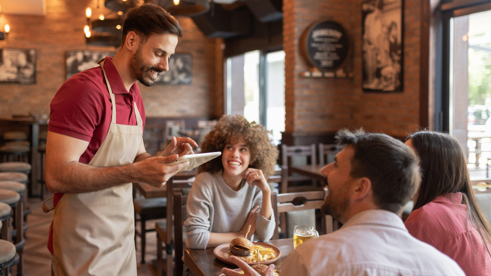 <a href="https://www.foodrepublic.com/2104215/better-restaurant-service-use-server-name/" target="_blank">Get Better Restaurant Service By Following This Simple Habit</a>