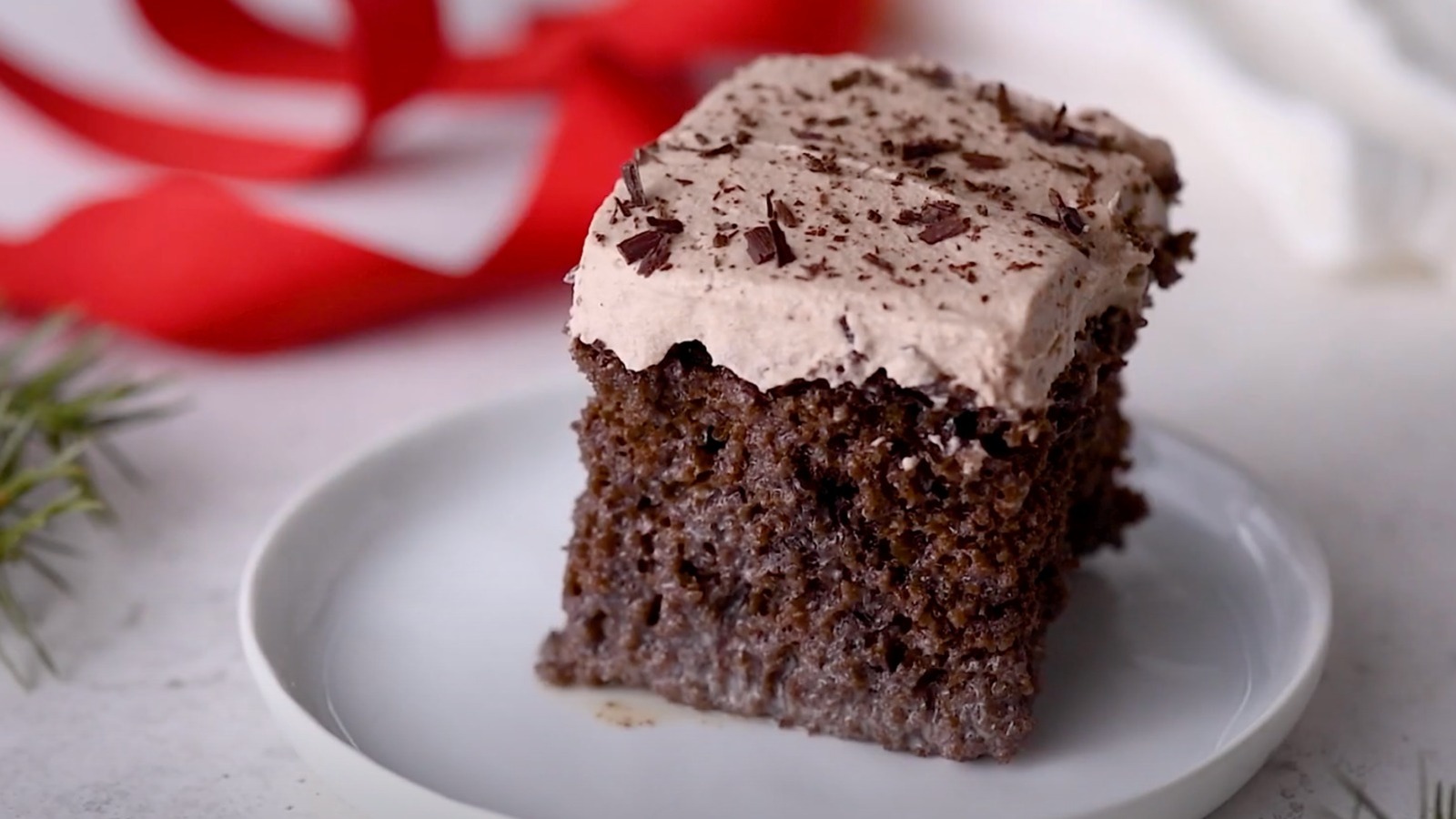 <a href="https://www.foodrepublic.com/1741572/hot-cocoa-tres-leche-cake/" target="_blank">Get In The Holiday Spirit With Hot Cocoa-Inspired Tres Leches</a>