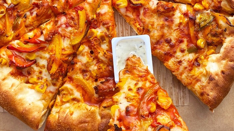Peri-peri pizza tipped with pizza, corn, and peri per chicken