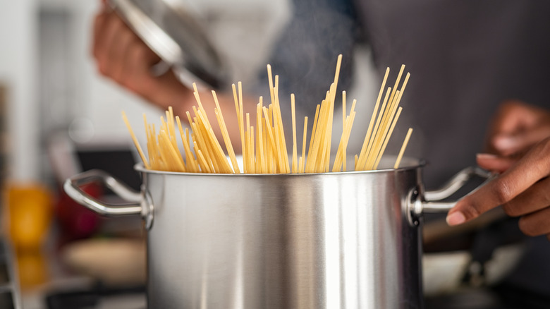 spaghetti in stock pot