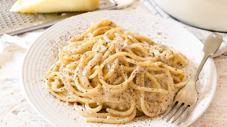 Cacio e pepe spaghetti