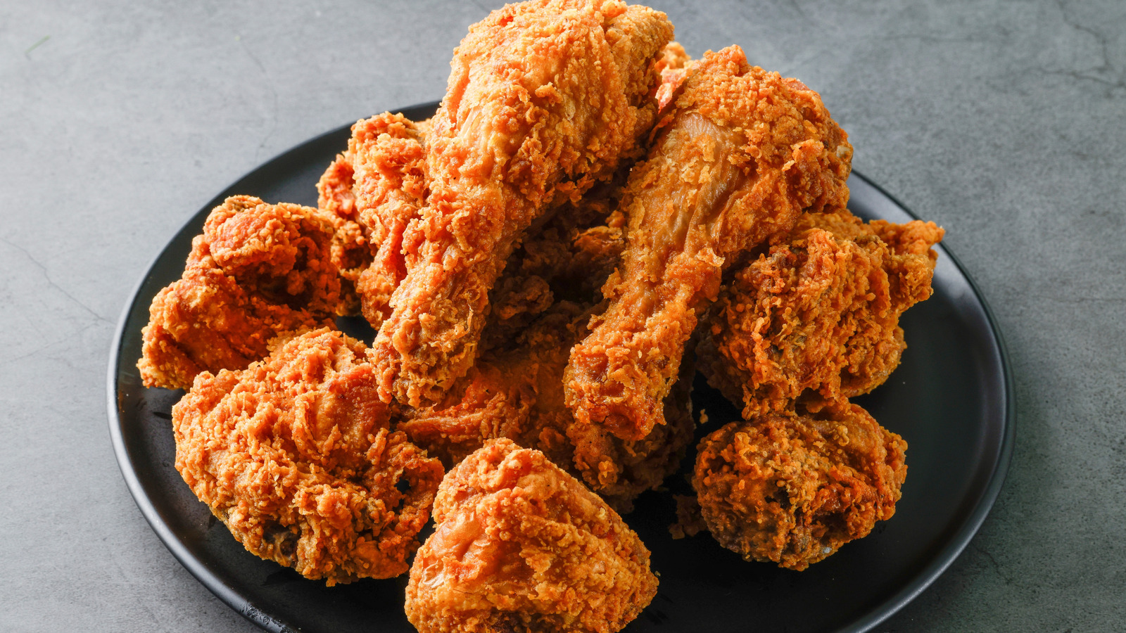 <a href="https://www.foodrepublic.com/1881153/fried-chicken-smoky-flavor-ingredient/" target="_blank">Give Fried Chicken A Smoky Flavor Boost With One Ingredient</a>