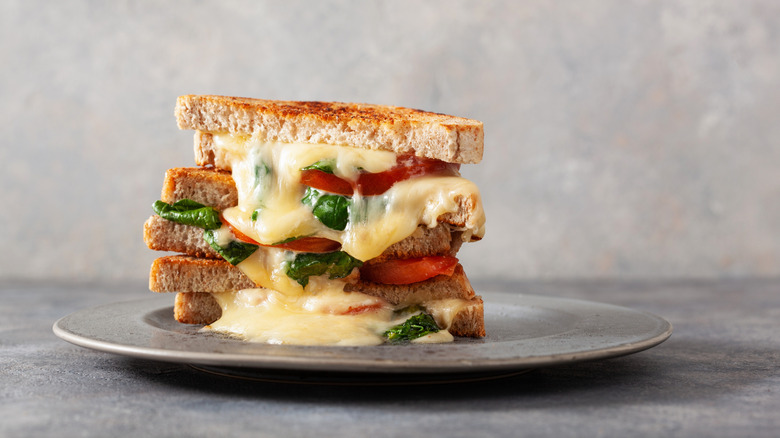 Grilled cheese with tomato and spinach