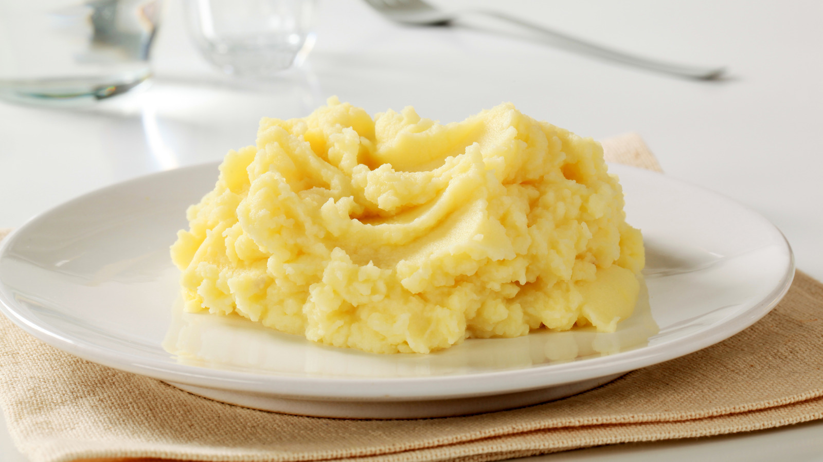 Give Mashed Potatoes A Major Protein Boost With A Canned Staple From Your Cabinet