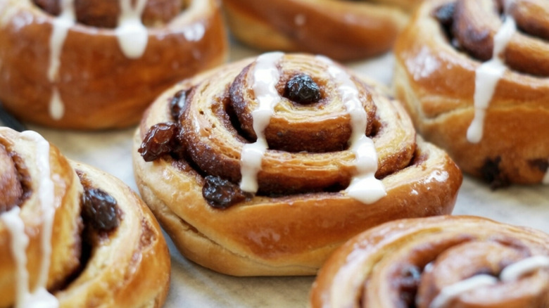 a baking dish of cinnamon rolls