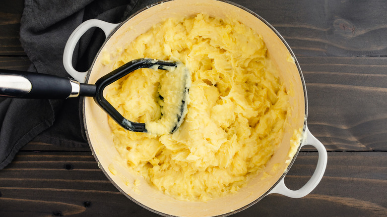 Plain mashed potatoes in a Dutch oven.