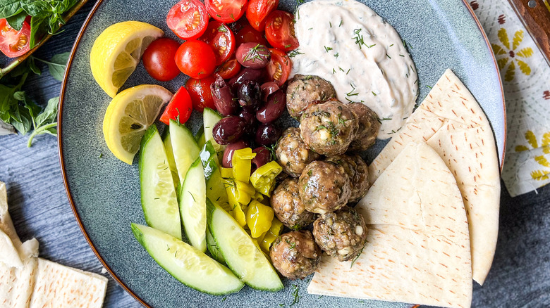 meatballs, pita, vegetables on plate