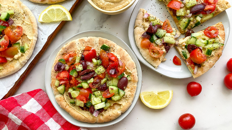 greek pita pizzas
