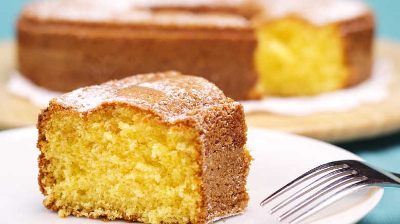 Tea cake with powdered sugar 